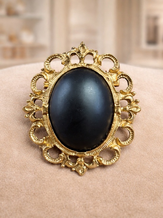 Jewelry - Vintage Gold Tone Plastic Black Oval Stone Brooch Pin